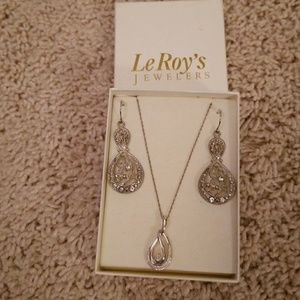 Earring and necklace set